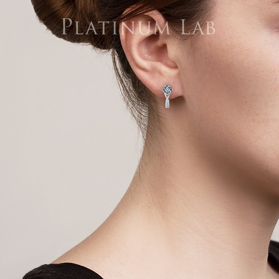 Женские серьги из платины с бриллиантами на ушах ПС-200-01 Platinum Lab фото 4