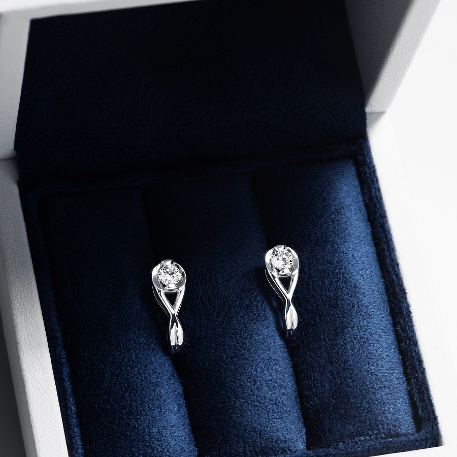 Серьги из платины с бриллиантами на девушке ПС-209-01 Платинум Лаб фото 5